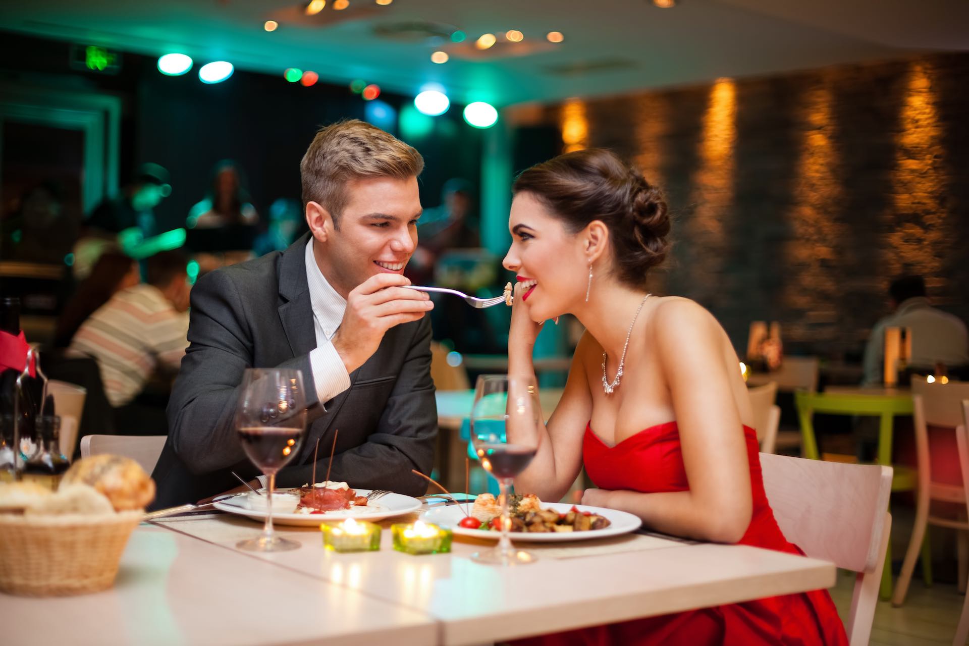 Романтическое свидание в ресторане в Барнауле