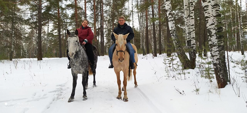 Конная прогулка для двоих в Барнауле. Подарочные сертификаты Ultra Подарки. Купить оригинальный подарок или подарочный сертификат на Конная прогулка для двоих в Барнауле. Сервис UltraPodarki.ru 8-800-505-9530. Катание на лошадях, Прогулка на лошади, Прогулка на лошадях для двоих, Конная прогулка для двоих, конный клуб, Конный клуб, конная прогулка, конная прогулка в Барнауле