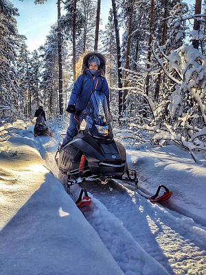 Катание на снегоходах в Барнауле в подарок. Сервис Ultra Подарки
. Подарочный сертификат на катание на снегоходах в Барнауле с друзьями. Закажите прокат снегоходов в подарок для мужчины по привлекательным ценам. Живописные маршруты для езды на снегоходах это отличная возможность активного отдыха. Сервис UltraPodarki.ru 8 800 505 95 30. катание на снегоходах, подарочный сертификат на катание на снегоходе, прокат снегоходов, прокат снегоходов Барнаул, катание на снегоходах Барнаул, езда на снегоходе