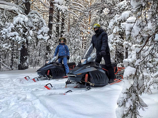 Катание на снегоходах в Барнауле в подарок. Сервис Ultra Подарки
. Подарочный сертификат на катание на снегоходах в Барнауле с друзьями. Закажите прокат снегоходов в подарок для мужчины по привлекательным ценам. Живописные маршруты для езды на снегоходах это отличная возможность активного отдыха. Сервис UltraPodarki.ru 8 800 505 95 30. катание на снегоходах, подарочный сертификат на катание на снегоходе, прокат снегоходов, прокат снегоходов Барнаул, катание на снегоходах Барнаул, езда на снегоходе