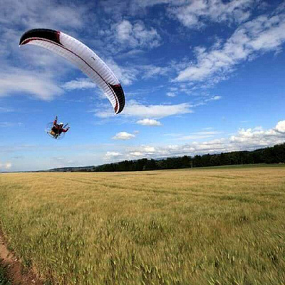 Полёт с инструктором на параплане в Барнауле. Ultra Подарки. Полёт с инструктором на параплане в Барнауле. Попробуйте полёт на двухместном параплане над столицей. Сервис: UltraPodarki.ru 8 800 505 95 30. Полёт на параплане, полёт на параплане Барнаул, полёт с инструктором на параплане Барнаул, полёт с инструктором на параплане, параплан Барнаул, параплан, парапланеризм Барнаул, купить параплан Барнаул