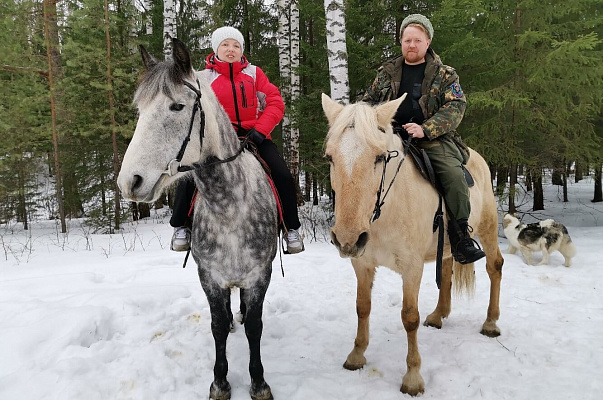 Конная прогулка для двоих в Барнауле. Подарочные сертификаты Ultra Подарки. Купить оригинальный подарок или подарочный сертификат на Конная прогулка для двоих в Барнауле. Сервис UltraPodarki.ru 8-800-505-9530. Катание на лошадях, Прогулка на лошади, Прогулка на лошадях для двоих, Конная прогулка для двоих, конный клуб, Конный клуб, конная прогулка, конная прогулка в Барнауле
