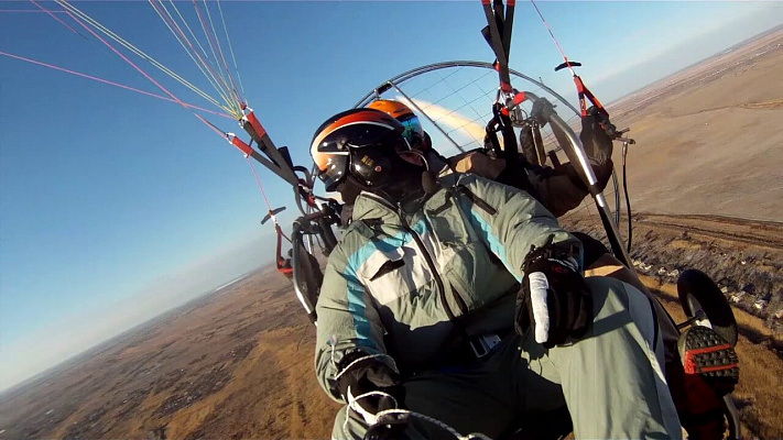 Полёт с инструктором на параплане в Барнауле. Ultra Подарки. Полёт с инструктором на параплане в Барнауле. Попробуйте полёт на двухместном параплане над столицей. Сервис: UltraPodarki.ru 8 800 505 95 30. Полёт на параплане, полёт на параплане Барнаул, полёт с инструктором на параплане Барнаул, полёт с инструктором на параплане, параплан Барнаул, параплан, парапланеризм Барнаул, купить параплан Барнаул