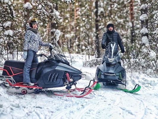 Катание на снегоходах в Барнауле в подарок. Сервис Ultra Подарки
. Подарочный сертификат на катание на снегоходах в Барнауле с друзьями. Закажите прокат снегоходов в подарок для мужчины по привлекательным ценам. Живописные маршруты для езды на снегоходах это отличная возможность активного отдыха. Сервис UltraPodarki.ru 8 800 505 95 30. катание на снегоходах, подарочный сертификат на катание на снегоходе, прокат снегоходов, прокат снегоходов Барнаул, катание на снегоходах Барнаул, езда на снегоходе