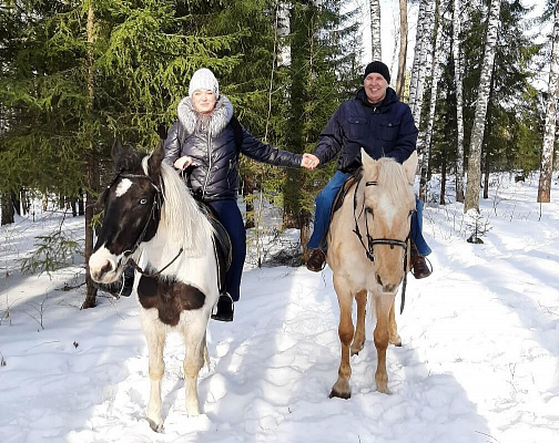 Конная прогулка для двоих в Барнауле. Подарочные сертификаты Ultra Подарки. Купить оригинальный подарок или подарочный сертификат на Конная прогулка для двоих в Барнауле. Сервис UltraPodarki.ru 8-800-505-9530. Катание на лошадях, Прогулка на лошади, Прогулка на лошадях для двоих, Конная прогулка для двоих, конный клуб, Конный клуб, конная прогулка, конная прогулка в Барнауле