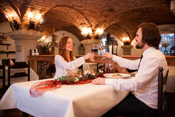 Романтическое свидание в ресторане в Барнауле. Ultra Подарки. Купить романтическое свидание в ресторане в Барнауле. Подарите самым близким незабываемые моменты и признайтесь в искренних чувствах. Сервис UltraPodarki.ru 8-800-505-95-30. Романтическое свидание в ресторане в Барнауле, свидание в Барнауле, свидание в ресторане, сертификат на свидание в ресторане, сертификат на свидание в Барнауле, купить свидание, купить свидание Барнаул, первое свидание, девушка свидание, хороший ресторан, романтический ресторан, романтический вечер, романтический ужин, романтические любимому, романтическая музыка