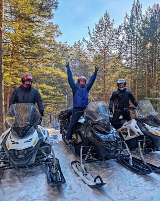 Катание на снегоходах в Барнауле в подарок. Сервис Ultra Подарки
. Подарочный сертификат на катание на снегоходах в Барнауле с друзьями. Закажите прокат снегоходов в подарок для мужчины по привлекательным ценам. Живописные маршруты для езды на снегоходах это отличная возможность активного отдыха. Сервис UltraPodarki.ru 8 800 505 95 30. катание на снегоходах, подарочный сертификат на катание на снегоходе, прокат снегоходов, прокат снегоходов Барнаул, катание на снегоходах Барнаул, езда на снегоходе