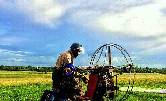 Полёт с инструктором на параплане в Барнауле. Ultra Подарки. Полёт с инструктором на параплане в Барнауле. Попробуйте полёт на двухместном параплане над столицей. Сервис: UltraPodarki.ru 8 800 505 95 30. Полёт на параплане, полёт на параплане Барнаул, полёт с инструктором на параплане Барнаул, полёт с инструктором на параплане, параплан Барнаул, параплан, парапланеризм Барнаул, купить параплан Барнаул