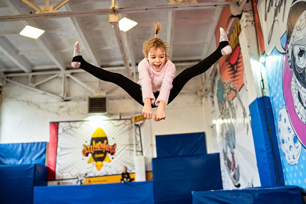  Батутный центр в Барнауле. Сервис Ultra Подарки. Купить подарочный сертификат в батутный центр, попробуйте прыжки на батуте в Барнауле. Сервис UltraPodarki.ru 8 (800) 555 95-30.. Батутный центр , батутный центр, батутный центр цены, батутный центр в Барнауле,  батутный парк, батут прыгать, прыжки +на батуте, батут Барнаул, батут спорт