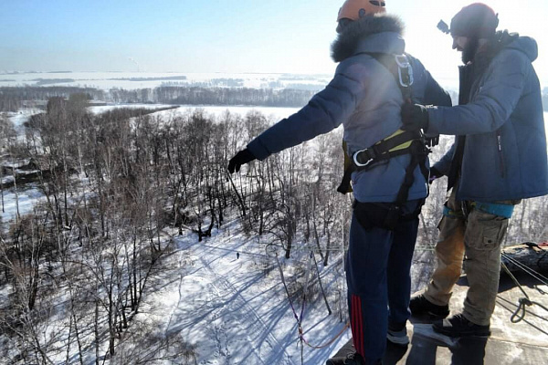 Роупджампинг - прыжки с верёвкой в Барнауле. Подарочные сертификаты Ultra Подарки. Роупджампинг в Барнауле - Экстремальный оригинальный подарок или подарочный сертификат на Роупджампинг - прыжки с верёвкой. Сервис UltraPodarki.ru 8-800-505-95-30. роупджампинг Барнаул, прыжок веревка Барнаул, роупджампинг, прыжок веревка, прыжок с веревкой, Подарок, подарочный сертификат, экстрим, экстремальный подарок