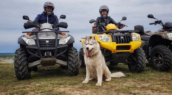 Катание на квадроциклах в Барнауле. Сервис Ultra Подарки. Подарочный сертификат на катание на квадроциклах в Барнауле. Закажите катание на квадроциклах недорого и наслаждайтесь активным отдыхом с друзьями. Выбирайте живописные маршруты для езды на квадроциклах. Сервис UltraPodarki.ru 8800-505-9530. Катание на квадроциклах, Прокат квадроциклов, езда на квадроцикле, прокат квадроциклов Барнаул, катание на квадроциклах Барнаул, Катание на квадроциклах зимой, Катание на квадроциклах летом, Сертификат на катание на квадроциклах 


