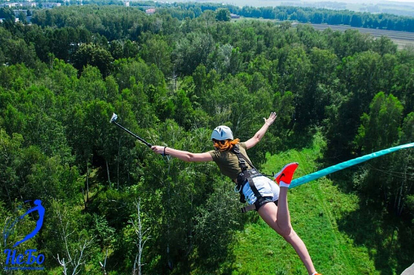 Роупджампинг - прыжки с верёвкой в Барнауле. Подарочные сертификаты Ultra Подарки. Роупджампинг в Барнауле - Экстремальный оригинальный подарок или подарочный сертификат на Роупджампинг - прыжки с верёвкой. Сервис UltraPodarki.ru 8-800-505-95-30. роупджампинг Барнаул, прыжок веревка Барнаул, роупджампинг, прыжок веревка, прыжок с веревкой, Подарок, подарочный сертификат, экстрим, экстремальный подарок