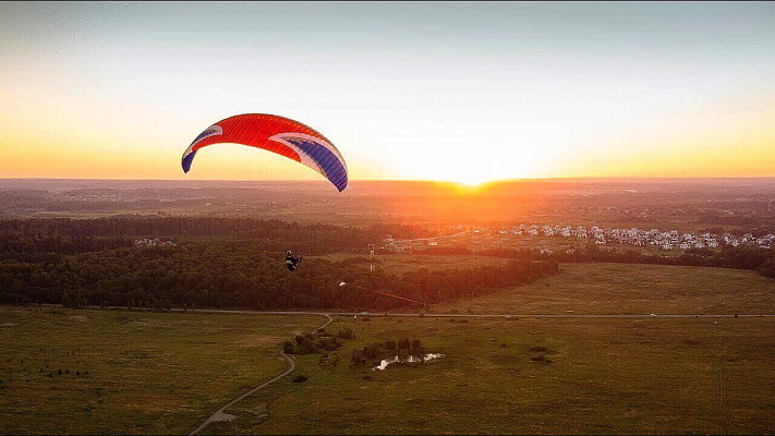 Полёт с инструктором на параплане в Барнауле. Ultra Подарки. Полёт с инструктором на параплане в Барнауле. Попробуйте полёт на двухместном параплане над столицей. Сервис: UltraPodarki.ru 8 800 505 95 30. Полёт на параплане, полёт на параплане Барнаул, полёт с инструктором на параплане Барнаул, полёт с инструктором на параплане, параплан Барнаул, параплан, парапланеризм Барнаул, купить параплан Барнаул