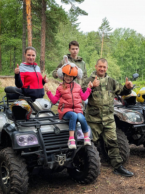 Катание на квадроциклах в Барнауле. Сервис Ultra Подарки. Подарочный сертификат на катание на квадроциклах в Барнауле. Закажите катание на квадроциклах недорого и наслаждайтесь активным отдыхом с друзьями. Выбирайте живописные маршруты для езды на квадроциклах. Сервис UltraPodarki.ru 8800-505-9530. Катание на квадроциклах, Прокат квадроциклов, езда на квадроцикле, прокат квадроциклов Барнаул, катание на квадроциклах Барнаул, Катание на квадроциклах зимой, Катание на квадроциклах летом, Сертификат на катание на квадроциклах 

