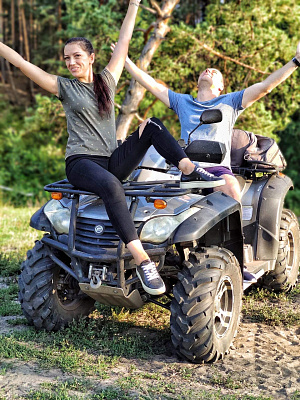 Катание на квадроциклах в Барнауле. Сервис Ultra Подарки. Подарочный сертификат на катание на квадроциклах в Барнауле. Закажите катание на квадроциклах недорого и наслаждайтесь активным отдыхом с друзьями. Выбирайте живописные маршруты для езды на квадроциклах. Сервис UltraPodarki.ru 8800-505-9530. Катание на квадроциклах, Прокат квадроциклов, езда на квадроцикле, прокат квадроциклов Барнаул, катание на квадроциклах Барнаул, Катание на квадроциклах зимой, Катание на квадроциклах летом, Сертификат на катание на квадроциклах 

