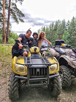 Катание на квадроциклах в Барнауле. Сервис Ultra Подарки. Подарочный сертификат на катание на квадроциклах в Барнауле. Закажите катание на квадроциклах недорого и наслаждайтесь активным отдыхом с друзьями. Выбирайте живописные маршруты для езды на квадроциклах. Сервис UltraPodarki.ru 8800-505-9530. Катание на квадроциклах, Прокат квадроциклов, езда на квадроцикле, прокат квадроциклов Барнаул, катание на квадроциклах Барнаул, Катание на квадроциклах зимой, Катание на квадроциклах летом, Сертификат на катание на квадроциклах 

