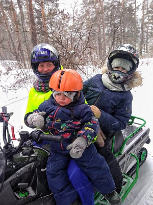 Катание на снегоходах в Барнауле в подарок. Сервис Ultra Подарки
. Подарочный сертификат на катание на снегоходах в Барнауле с друзьями. Закажите прокат снегоходов в подарок для мужчины по привлекательным ценам. Живописные маршруты для езды на снегоходах это отличная возможность активного отдыха. Сервис UltraPodarki.ru 8 800 505 95 30. катание на снегоходах, подарочный сертификат на катание на снегоходе, прокат снегоходов, прокат снегоходов Барнаул, катание на снегоходах Барнаул, езда на снегоходе