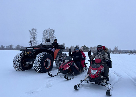 Катание на снегоходах в Барнауле в подарок. Сервис Ultra Подарки
. Подарочный сертификат на катание на снегоходах в Барнауле с друзьями. Закажите прокат снегоходов в подарок для мужчины по привлекательным ценам. Живописные маршруты для езды на снегоходах это отличная возможность активного отдыха. Сервис UltraPodarki.ru 8 800 505 95 30. катание на снегоходах, подарочный сертификат на катание на снегоходе, прокат снегоходов, прокат снегоходов Барнаул, катание на снегоходах Барнаул, езда на снегоходе