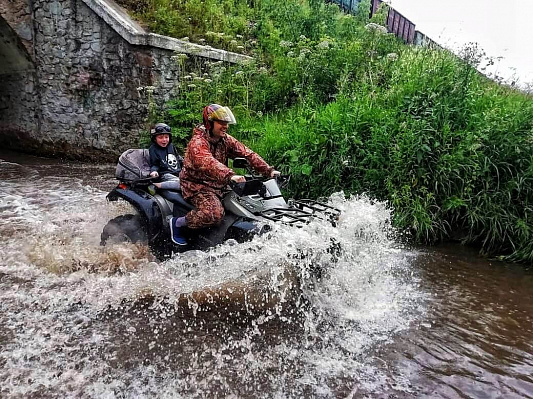 Катание на квадроциклах в Барнауле. Сервис Ultra Подарки. Подарочный сертификат на катание на квадроциклах в Барнауле. Закажите катание на квадроциклах недорого и наслаждайтесь активным отдыхом с друзьями. Выбирайте живописные маршруты для езды на квадроциклах. Сервис UltraPodarki.ru 8800-505-9530. Катание на квадроциклах, Прокат квадроциклов, езда на квадроцикле, прокат квадроциклов Барнаул, катание на квадроциклах Барнаул, Катание на квадроциклах зимой, Катание на квадроциклах летом, Сертификат на катание на квадроциклах 

