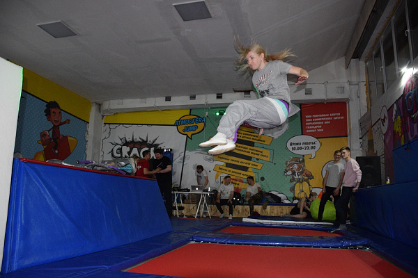  Батутный центр в Барнауле. Сервис Ultra Подарки. Купить подарочный сертификат в батутный центр, попробуйте прыжки на батуте в Барнауле. Сервис UltraPodarki.ru 8 (800) 555 95-30.. Батутный центр , батутный центр, батутный центр цены, батутный центр в Барнауле,  батутный парк, батут прыгать, прыжки +на батуте, батут Барнаул, батут спорт