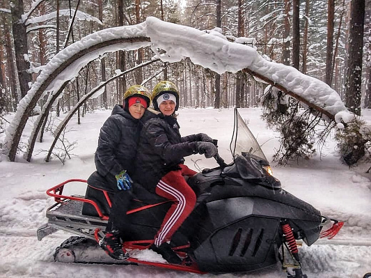 Катание на снегоходах в Барнауле в подарок. Сервис Ultra Подарки
. Подарочный сертификат на катание на снегоходах в Барнауле с друзьями. Закажите прокат снегоходов в подарок для мужчины по привлекательным ценам. Живописные маршруты для езды на снегоходах это отличная возможность активного отдыха. Сервис UltraPodarki.ru 8 800 505 95 30. катание на снегоходах, подарочный сертификат на катание на снегоходе, прокат снегоходов, прокат снегоходов Барнаул, катание на снегоходах Барнаул, езда на снегоходе