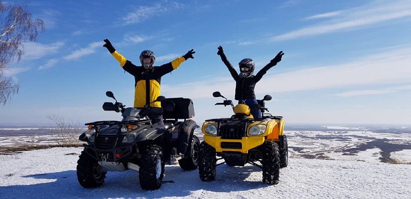 Прокат квадроциклов летом в Барнауле. Сервис Ultra Подарки. Подарочный сертификат на прокат квадроциклов летом и зимой в Барнауле. Закажите катание на квадроциклах недорого и наслаждайтесь активным отдыхом с друзьями. Выбирайте живописные маршруты для езды на квадроциклах. Сервис UltraPodarki.ru 8800-505-9530. Катание на квадроциклах, Прокат квадроциклов, езда на квадроцикле, прокат квадроциклов Барнаул, катание на квадроциклах Барнаул, Катание на квадроциклах зимой, Катание на квадроциклах летом, Сертификат на катание на квадроциклах 

