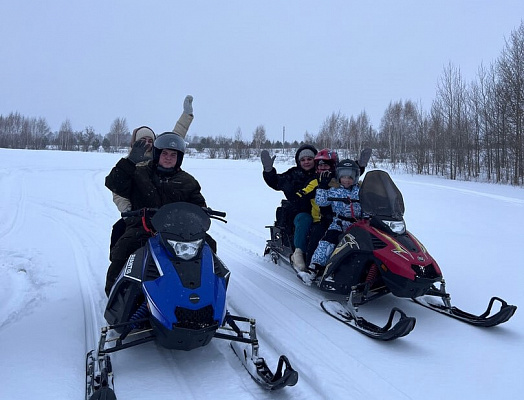 Катание на снегоходах в Барнауле в подарок. Сервис Ultra Подарки
. Подарочный сертификат на катание на снегоходах в Барнауле с друзьями. Закажите прокат снегоходов в подарок для мужчины по привлекательным ценам. Живописные маршруты для езды на снегоходах это отличная возможность активного отдыха. Сервис UltraPodarki.ru 8 800 505 95 30. катание на снегоходах, подарочный сертификат на катание на снегоходе, прокат снегоходов, прокат снегоходов Барнаул, катание на снегоходах Барнаул, езда на снегоходе