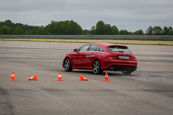 Контраварийное вождение в Барнауле. Ultra Подарки. Купить уроки контраварийного вождения в Барнауле. Научитесь водить машину в любых условиях! Сервис UltraPodarki.ru 8 800 505 95 30. Контраварийное вождение Барнаул, контраварийное вождение, экстремальное вождение Барнаул, экстремальное вождение, обучение вождению Барнаул, обучение вождению, вождение Барнаул, вождение,  курс вождения Барнаул, курс вождения, курсы экстремальное вождения Барнаул, курсы экстремального вождения, обучение в автошколе Барнаул, обучение в автошколе