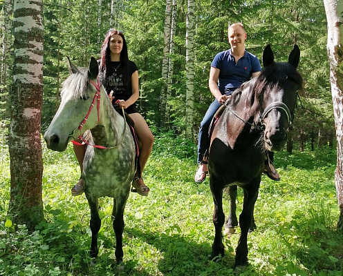 Конная прогулка для двоих в Барнауле. Подарочные сертификаты Ultra Подарки. Купить оригинальный подарок или подарочный сертификат на Конная прогулка для двоих в Барнауле. Сервис UltraPodarki.ru 8-800-505-9530. Катание на лошадях, Прогулка на лошади, Прогулка на лошадях для двоих, Конная прогулка для двоих, конный клуб, Конный клуб, конная прогулка, конная прогулка в Барнауле