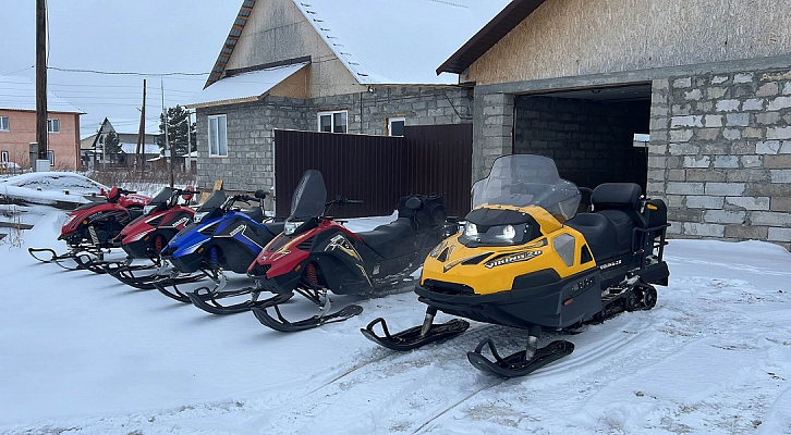 Катание на снегоходах в Барнауле в подарок. Сервис Ultra Подарки
. Подарочный сертификат на катание на снегоходах в Барнауле с друзьями. Закажите прокат снегоходов в подарок для мужчины по привлекательным ценам. Живописные маршруты для езды на снегоходах это отличная возможность активного отдыха. Сервис UltraPodarki.ru 8 800 505 95 30. катание на снегоходах, подарочный сертификат на катание на снегоходе, прокат снегоходов, прокат снегоходов Барнаул, катание на снегоходах Барнаул, езда на снегоходе