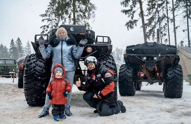 Прокат квадроциклов летом в Барнауле. Сервис Ultra Подарки. Подарочный сертификат на прокат квадроциклов летом и зимой в Барнауле. Закажите катание на квадроциклах недорого и наслаждайтесь активным отдыхом с друзьями. Выбирайте живописные маршруты для езды на квадроциклах. Сервис UltraPodarki.ru 8800-505-9530. Катание на квадроциклах, Прокат квадроциклов, езда на квадроцикле, прокат квадроциклов Барнаул, катание на квадроциклах Барнаул, Катание на квадроциклах зимой, Катание на квадроциклах летом, Сертификат на катание на квадроциклах 

