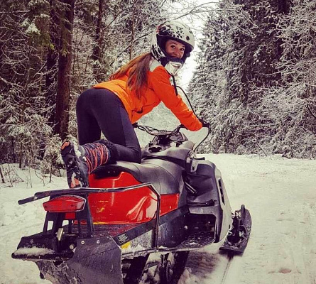 Катание на снегоходах в Барнауле в подарок. Сервис Ultra Подарки
. Подарочный сертификат на катание на снегоходах в Барнауле с друзьями. Закажите прокат снегоходов в подарок для мужчины по привлекательным ценам. Живописные маршруты для езды на снегоходах это отличная возможность активного отдыха. Сервис UltraPodarki.ru 8 800 505 95 30. катание на снегоходах, подарочный сертификат на катание на снегоходе, прокат снегоходов, прокат снегоходов Барнаул, катание на снегоходах Барнаул, езда на снегоходе